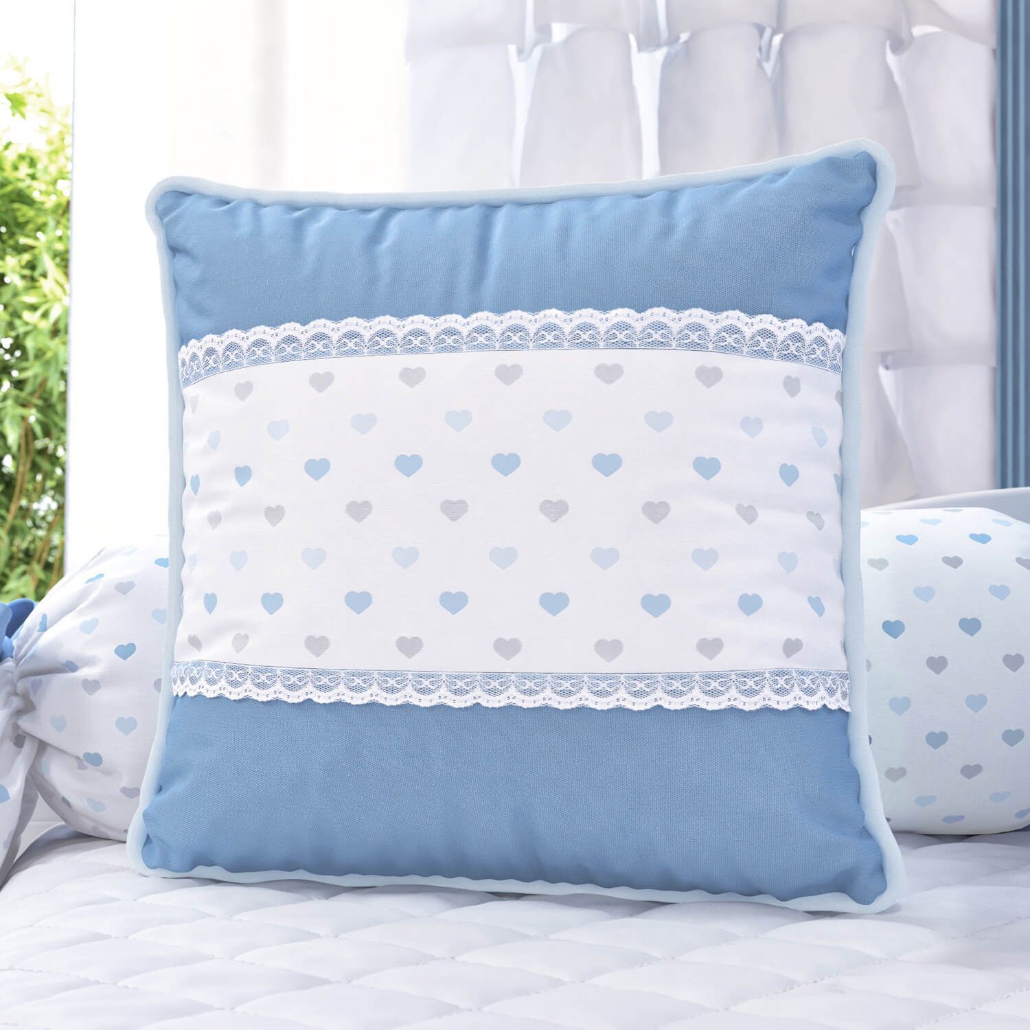 Almofada Renda e Corações Azul 38cm