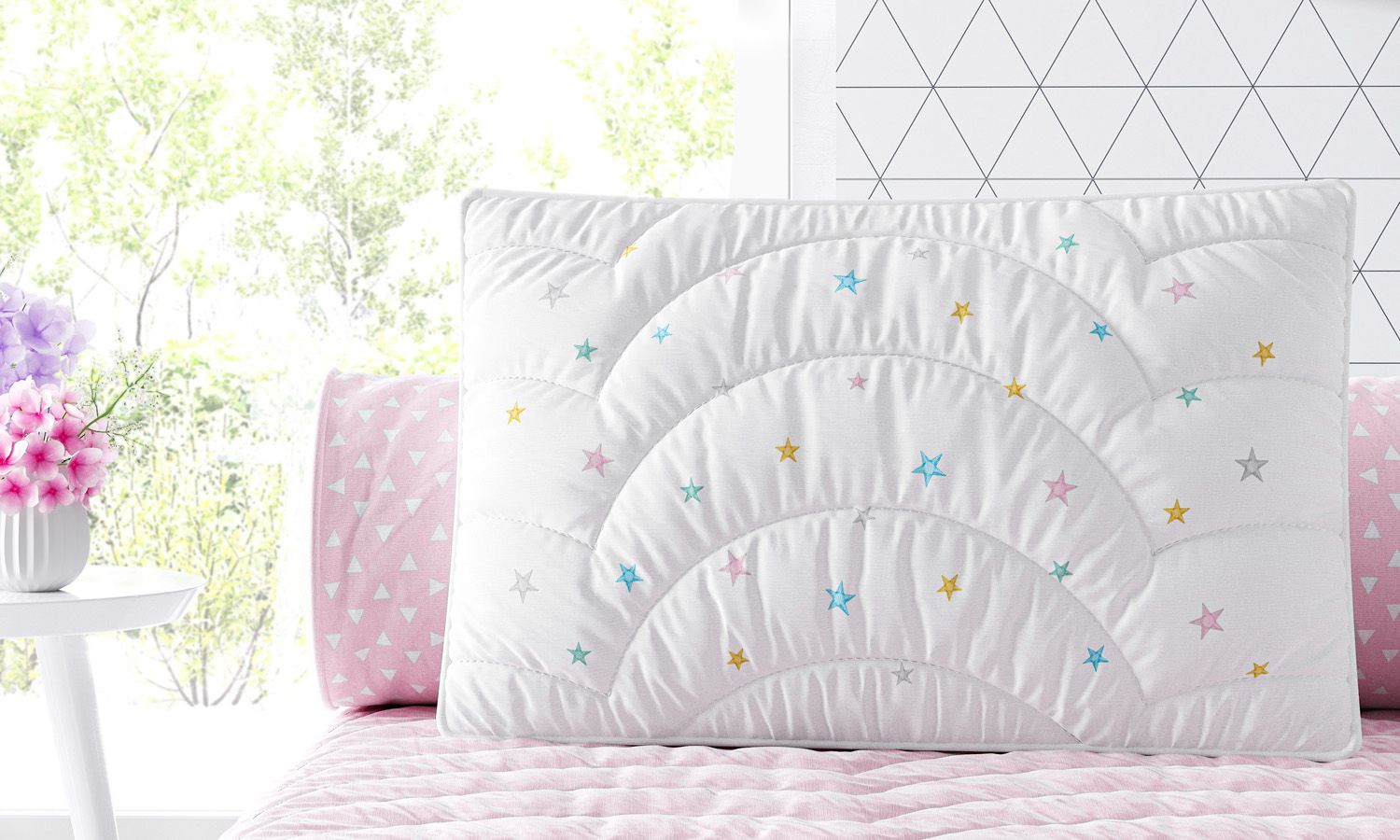 Almofada Retangular Matelassê Arco-íris 45cm