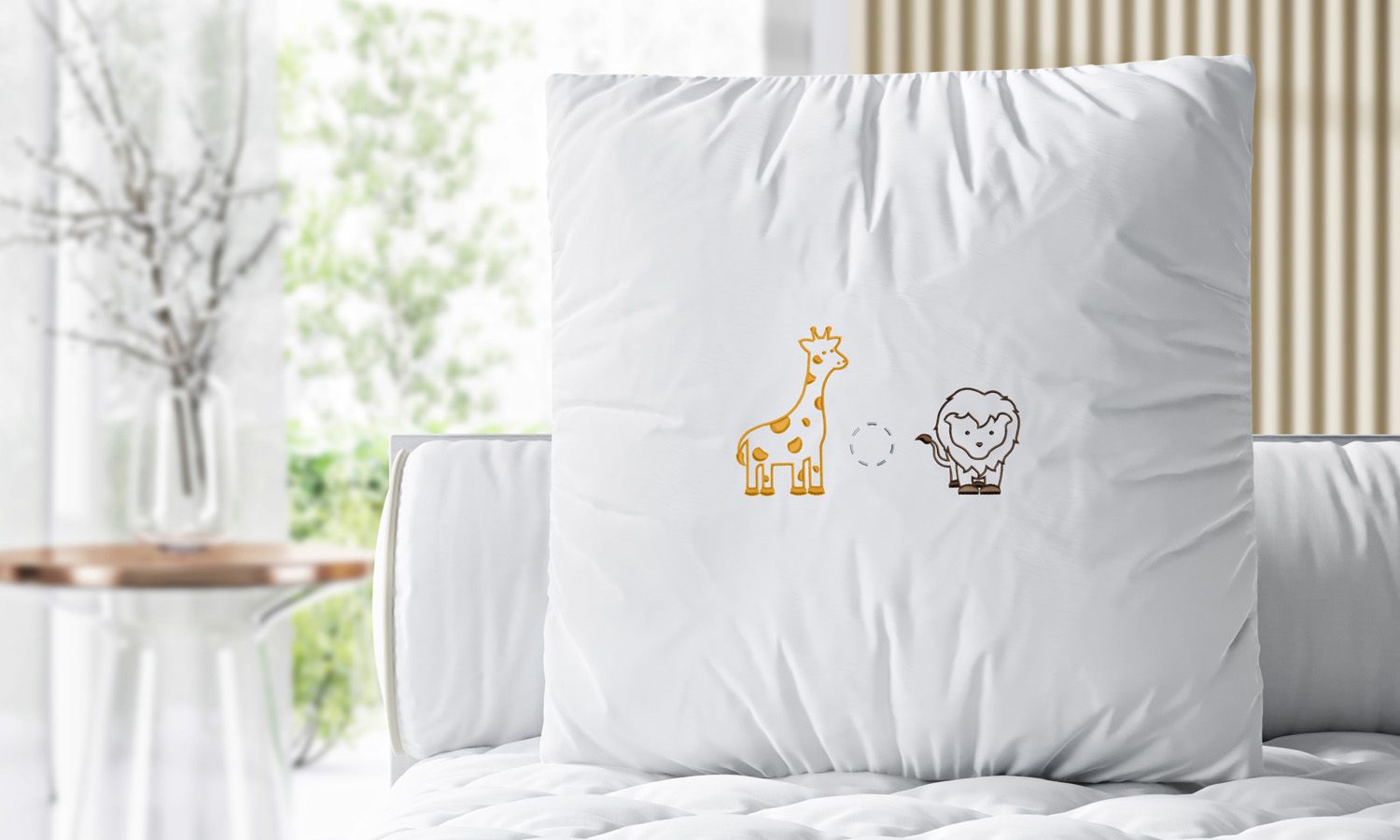 Almofada Quadrada Leão e Girafa Safári Baby 38cm