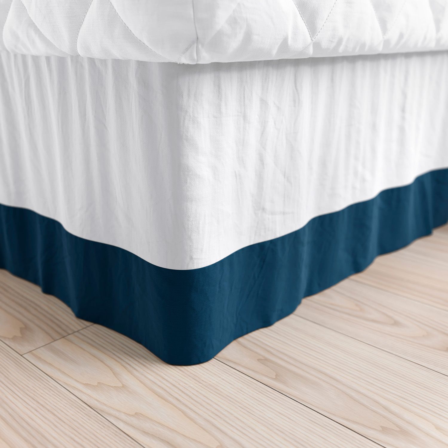 Saia de Cama Infantil Solteiro Branco e Azul Marinho