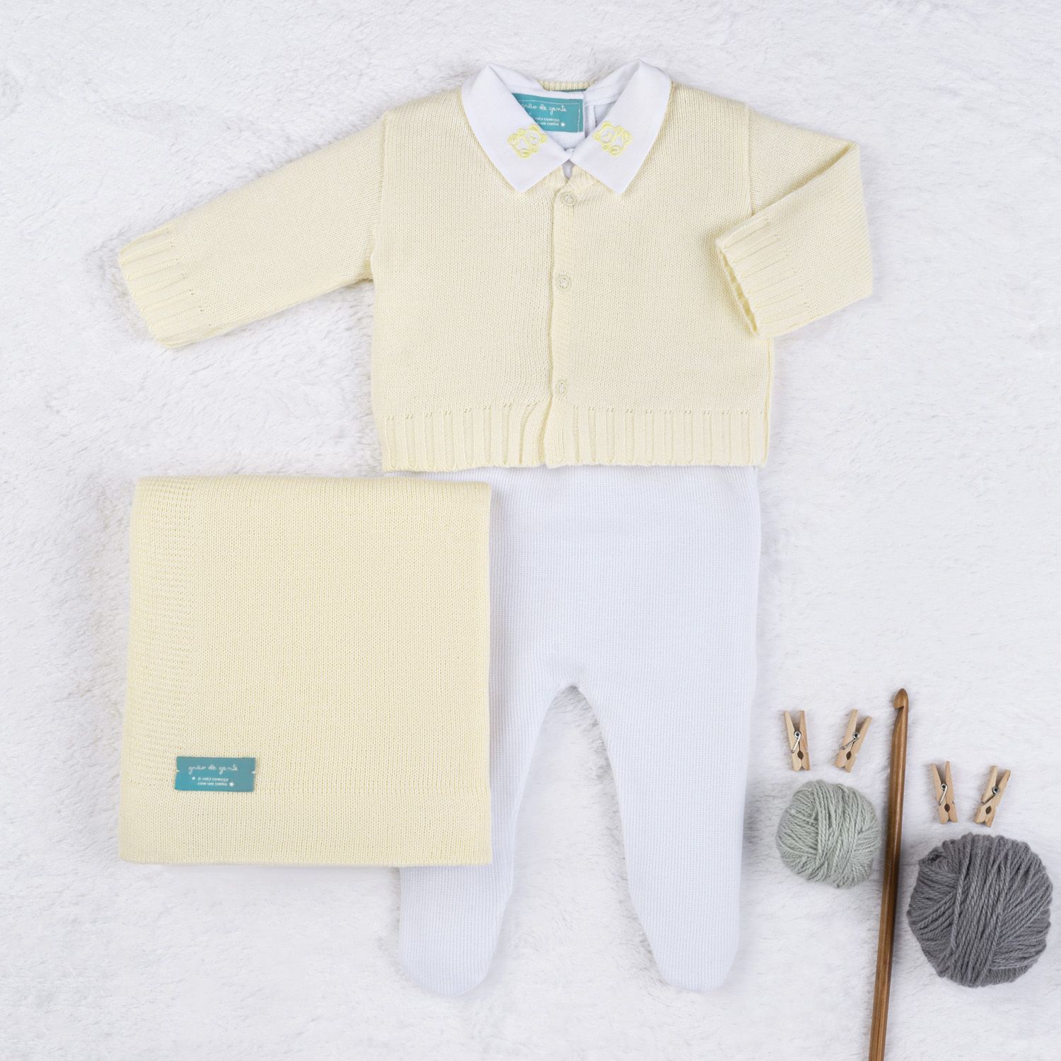 Saída Maternidade Tricot Urso Clássico Amarelo e Branco 04 Peças