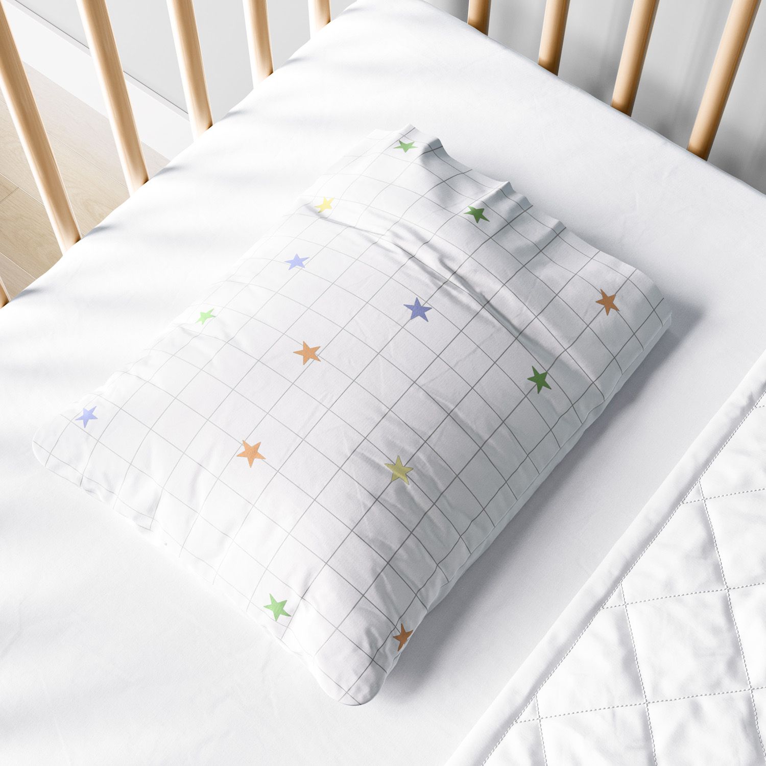 Fronha Bebê Quadriculada com Estrelinhas Coloridas