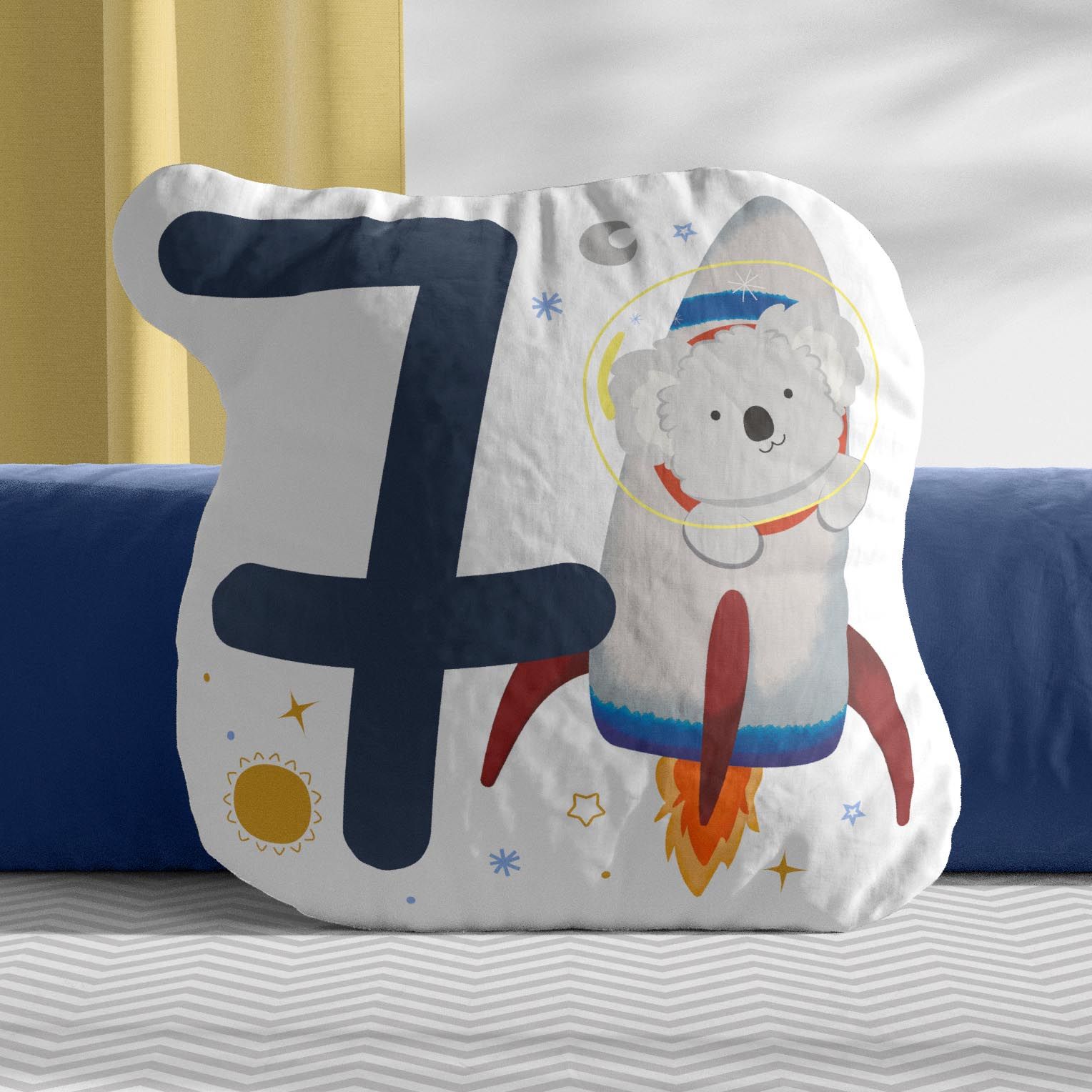 Almofada Mesversário 7 Meses Amiguinho Coala Astronauta 20cm