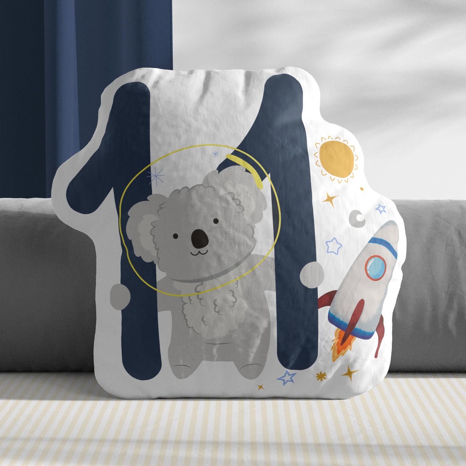 Almofada Mesversário 11 Meses Amiguinho Coala Astronauta 20cm